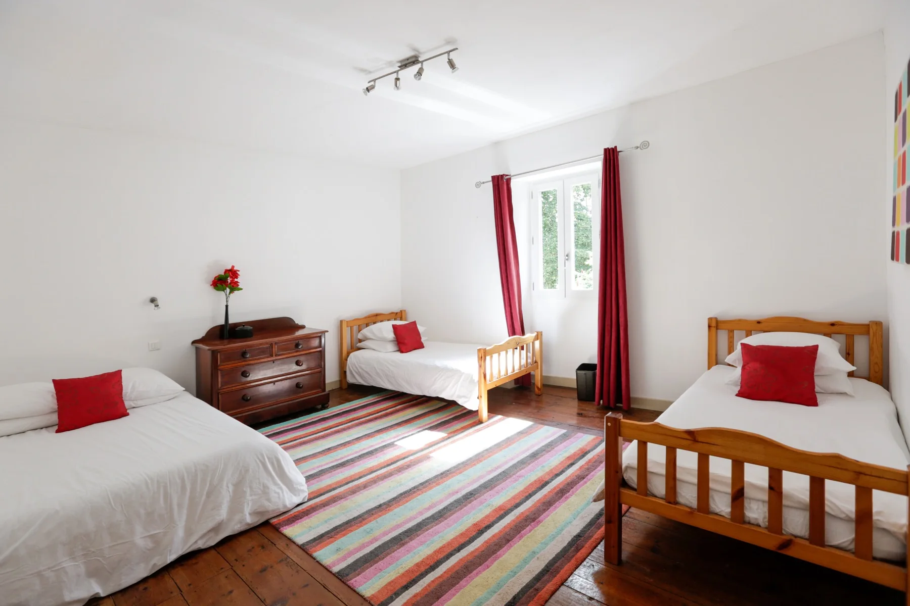 Chambre familiale avec deux lits simples
