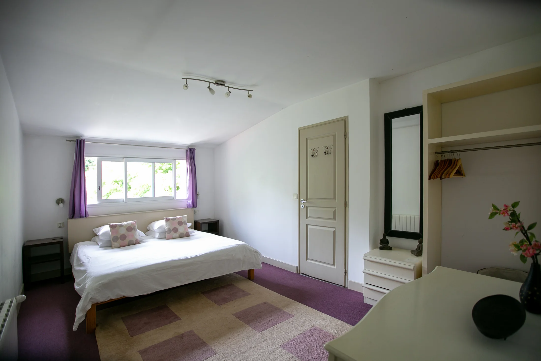 Autre vue de la chambre principale